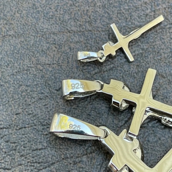 Real Solid 925 Silver Cross Charm Pendant​ - Picture 4 of 4